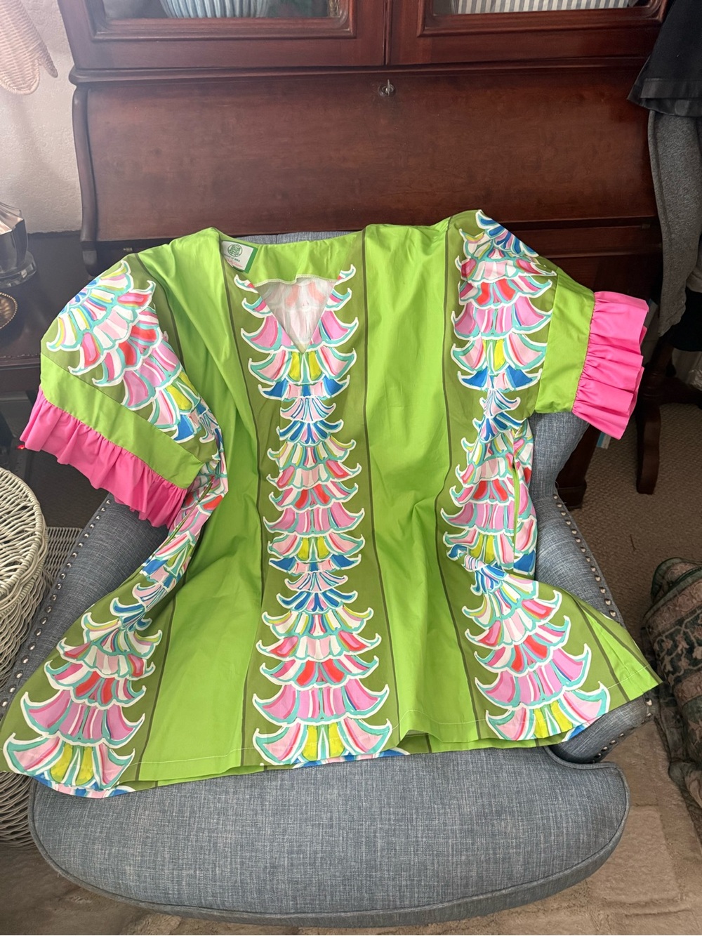 HOUSE OF MBR Bright Green accented Women's Top with Pink Trim NEVER WORN - Picture 3 of 4
